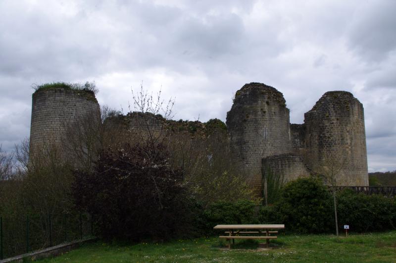 Ruines du château, Gençay