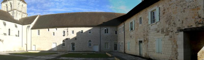 Ancien prieuré Notre-Dame, Lencloître