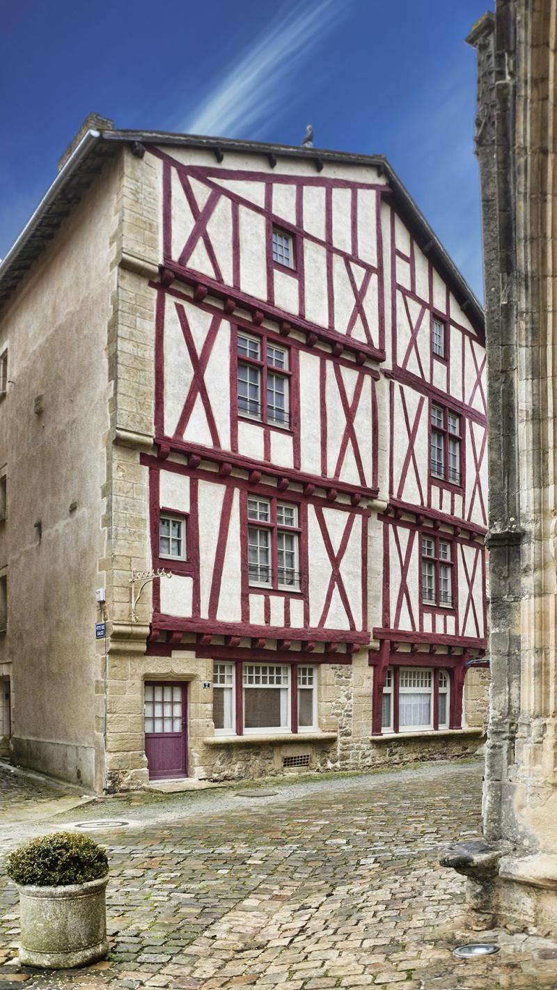 Maisons à pans de bois du 16e siècle, Lusignan