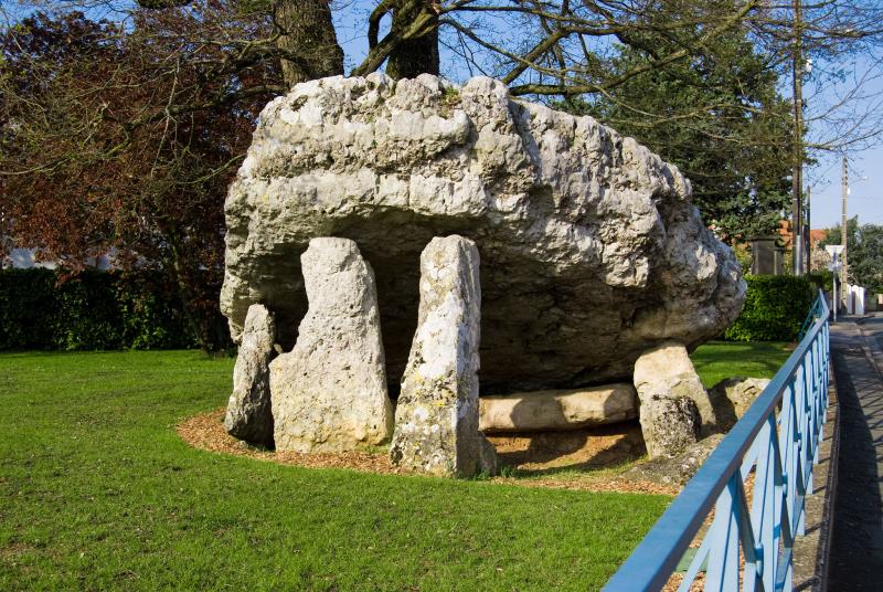 Dolmen dit La Pierre-Levée, Poitiers