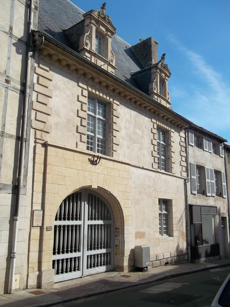 Ancien Hôtel de Jean Du Moulin de Rochefort, actuellement siège de la DRAC (direction régionale des affaires culturelles) de Poitou-Charentes, Poitiers
