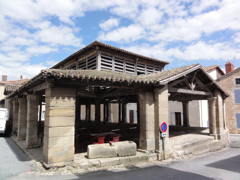 Halles, Lusignan