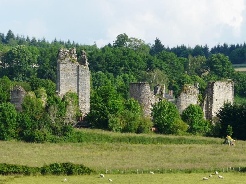Ruines du château de Lastours, Rilhac-Lastours