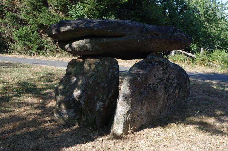 Dolmen dit La Pierre Levée, Saint-Laurent-sur-Gorre