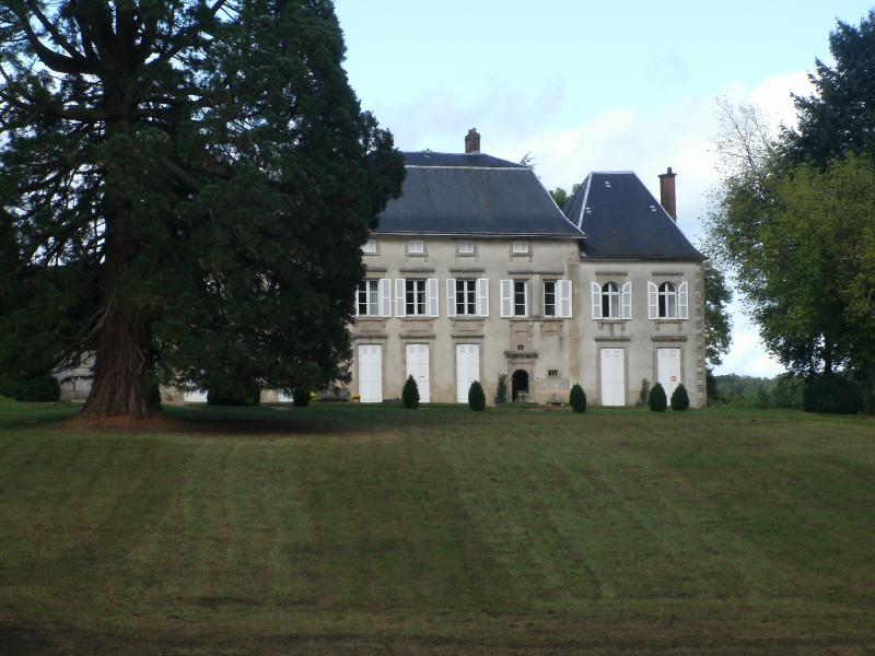 Château des Essarts, à Beaune-les-Mines, Limoges