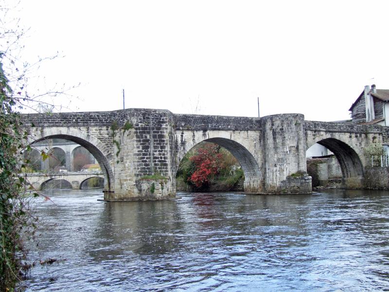 Pont de Noblat, dit aussi le Vieux Pont, sur la Vienne, Saint-Léonard-de-Noblat