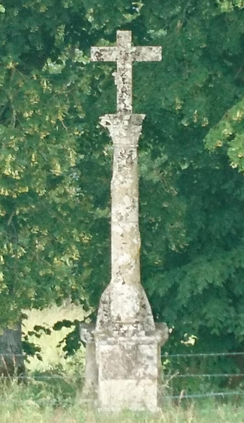 Croix de chemin en pierre dite Croix Vernaie