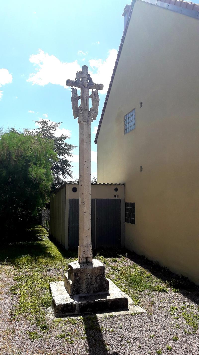 Croix de chemin, à Mannecourt, Châtenois