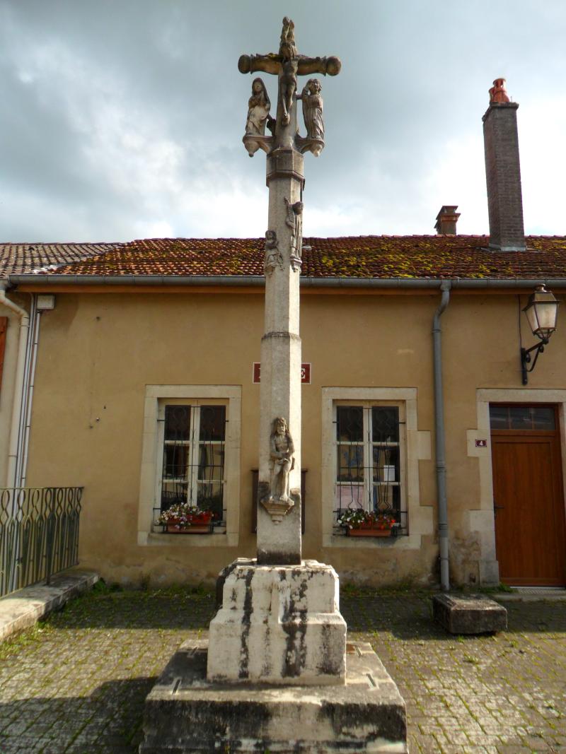 Croix en pierre, Dolaincourt