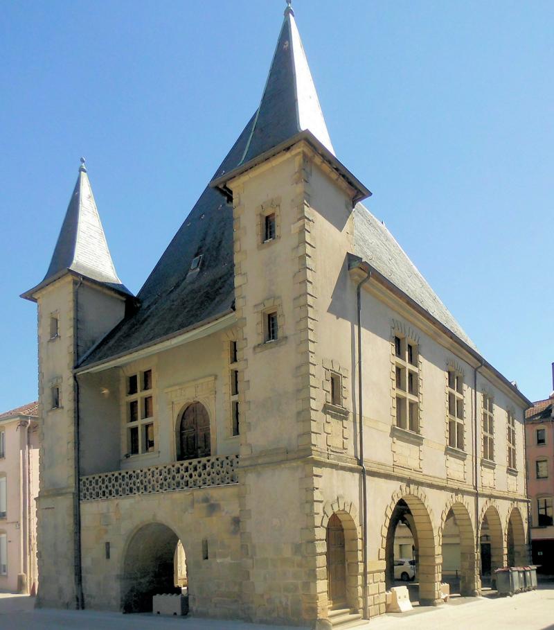 Halles, Mirecourt