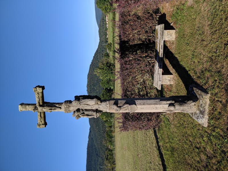 Croix en pierre à la sortie du hameau, Saint-Étienne-lès-Remiremont