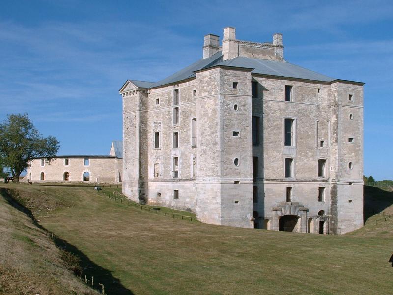 Château de Maulnes, Cruzy-le-Châtel