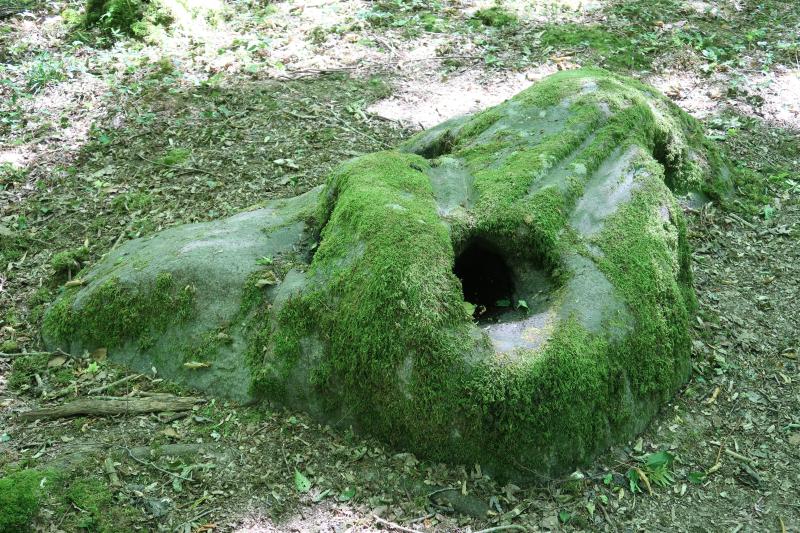 Deux polissoirs de la Pierre à l'eau, Lailly
