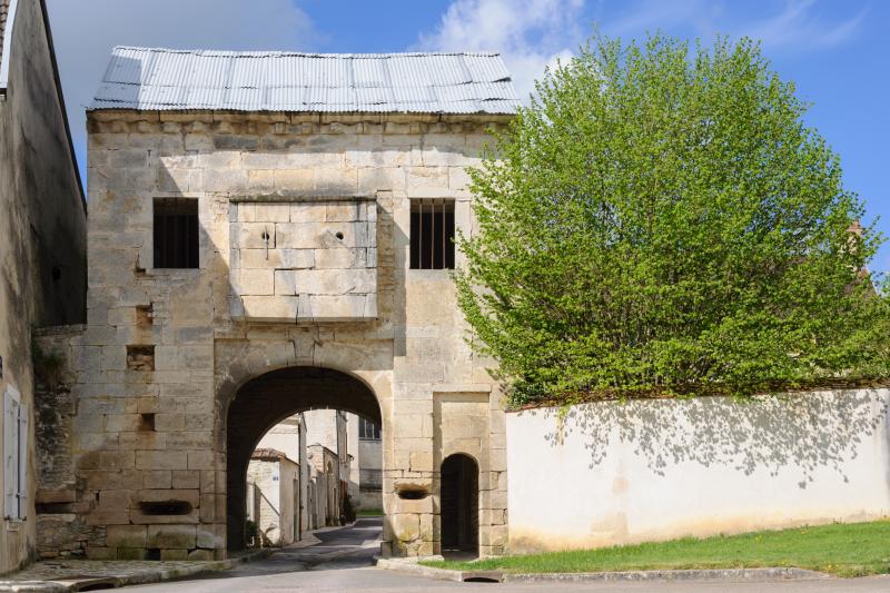 Porte fortifiée (ancienne), Nuits