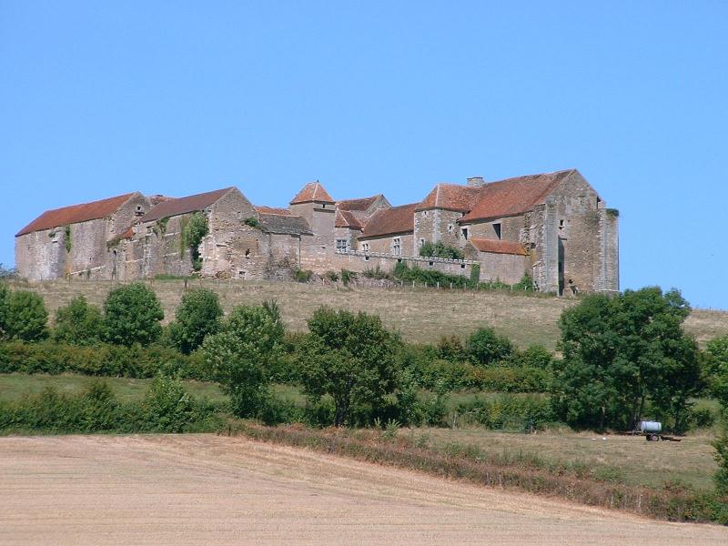 Maison-forte, Pisy