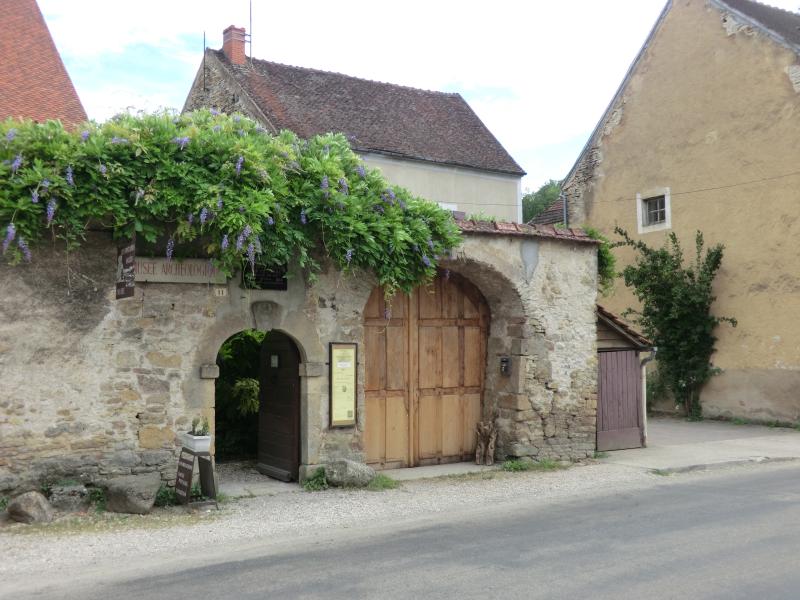 Maison servant d'entrée au musée des Fouilles des Fontaines Salées