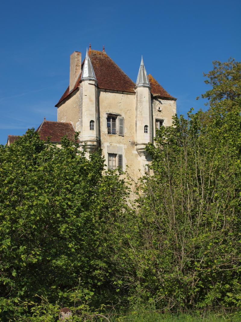 Château des Stuart (vestiges de l'ancien), Vézinnes