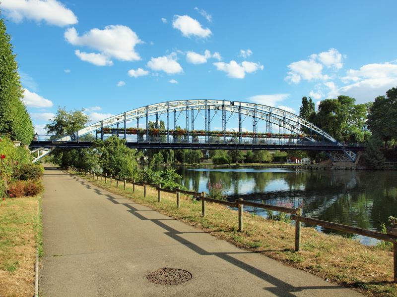 Pont métallique dit pont Eiffel situé sur le franchissement de la rivière Yonne, sur la route départementale D 158, Monéteau