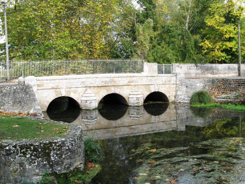 Pont sur la Juine, Le Mérévillois
