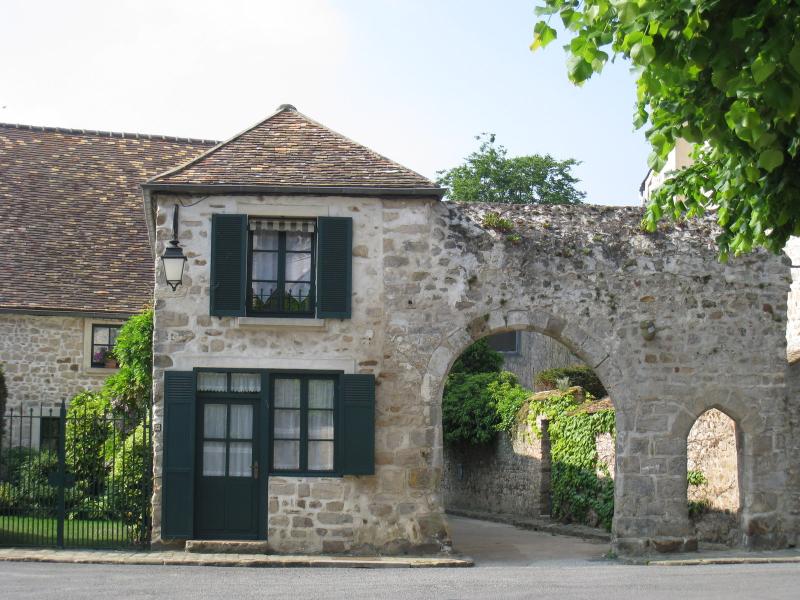 Enceinte (ancienne), Saint-Sulpice-de-Favières