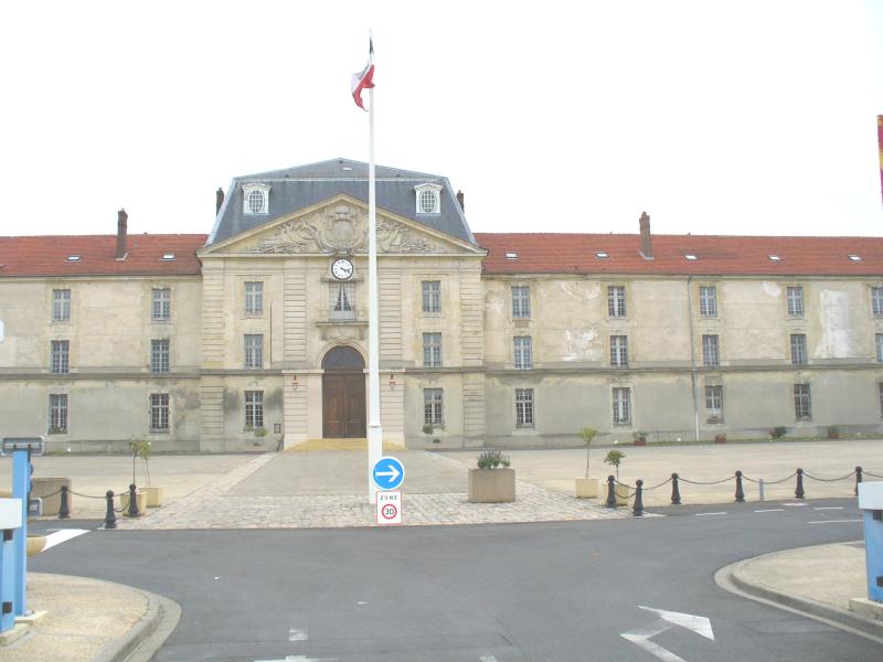 Caserne des Gardes Suisses (ancienne) ou Caserne Guynemer, Rueil-Malmaison