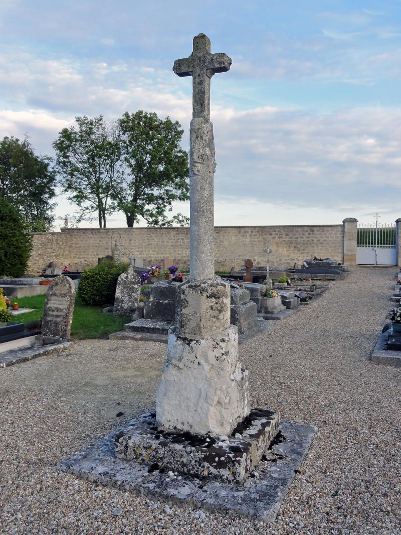 Croix de cimetière du 14s, Chérence