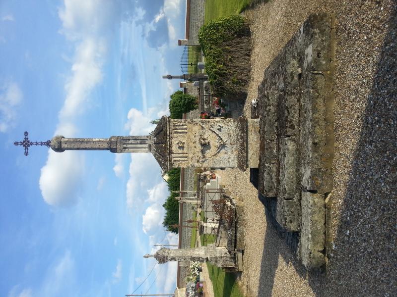 Croix de cimetière, Longuesse