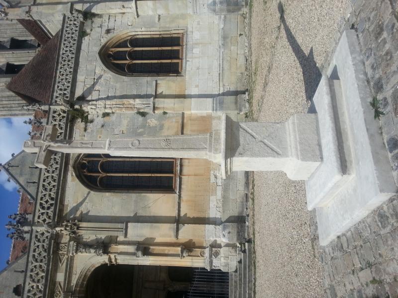 Croix devant l'église, Vétheuil