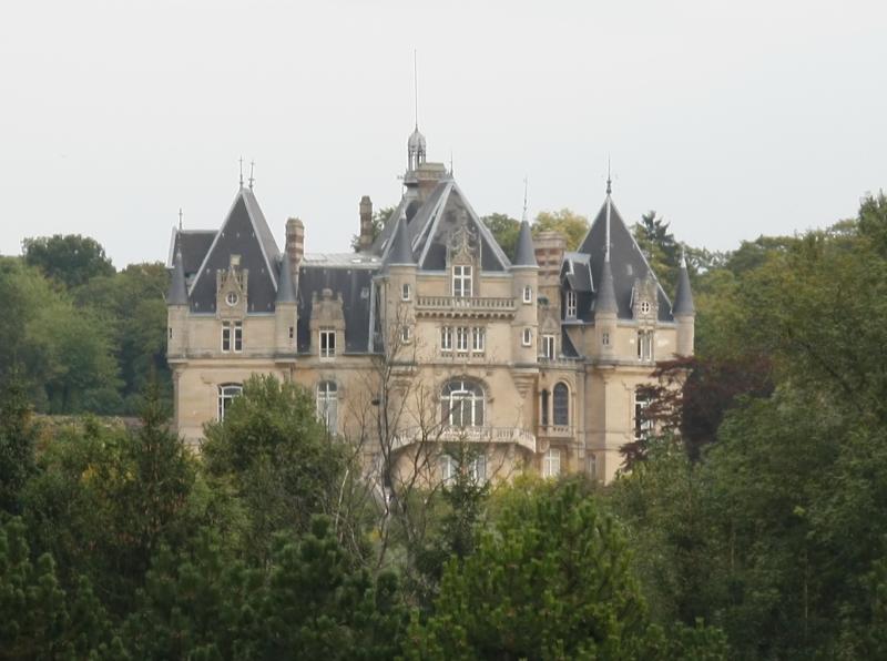 Château de Dampont, Us