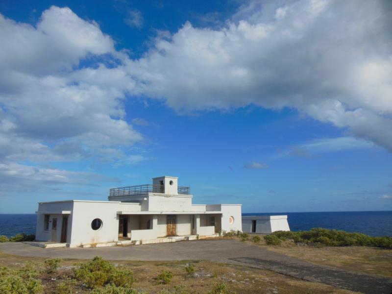 Station météorologique, située à la pointe des châteaux sur l'île de la Désirade