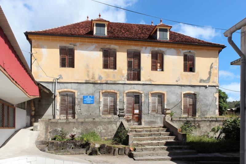 Presbytère avec son enclos