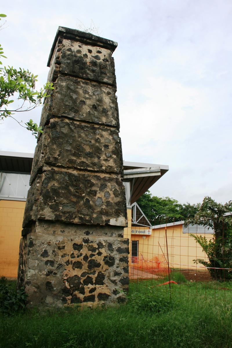 Cheminée dite de "Basse-Terre", Saint-Pierre
