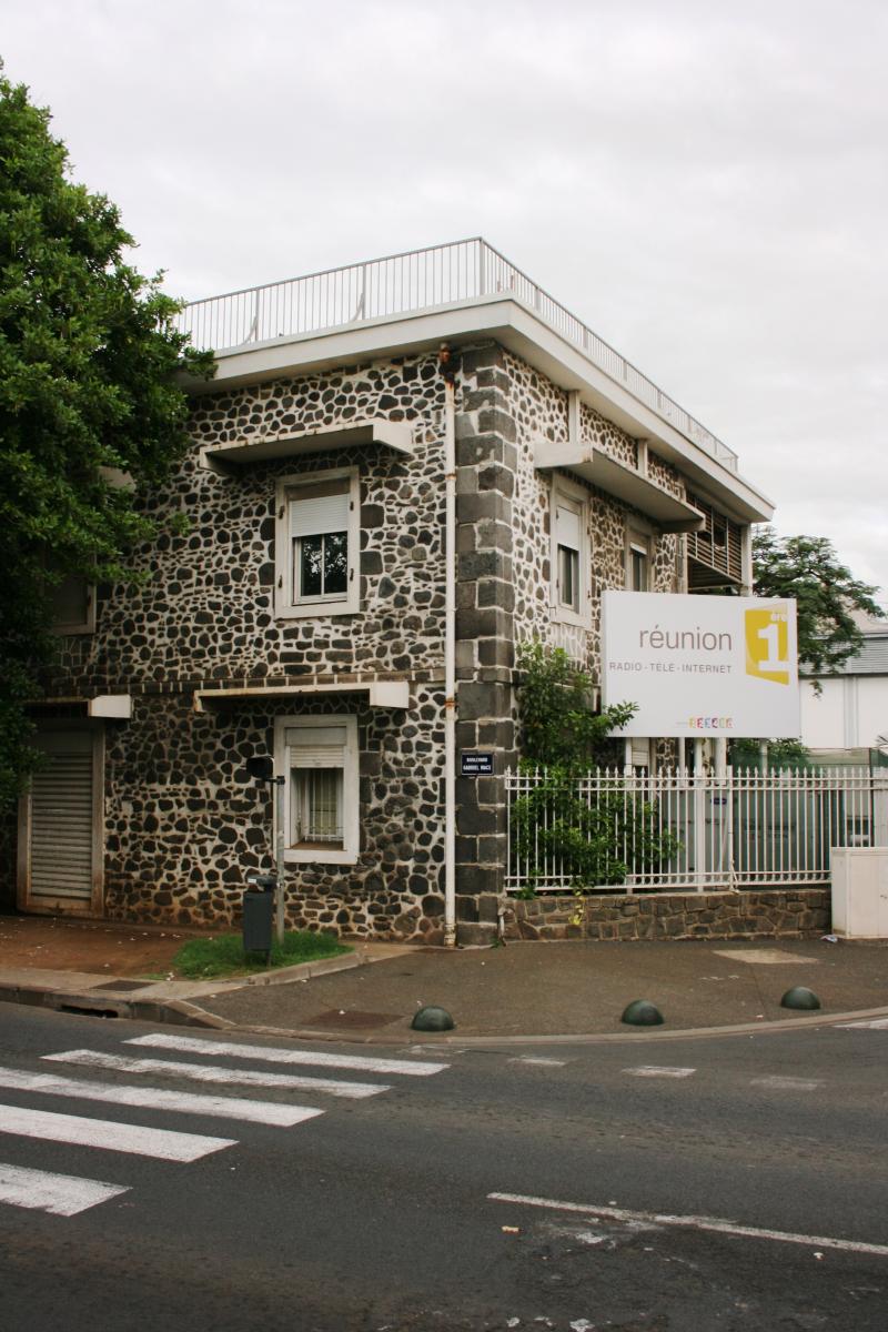 Ancienne caserne d'artillerie abritant aujourd'hui Radio France Outremer (RFO), Saint-Denis