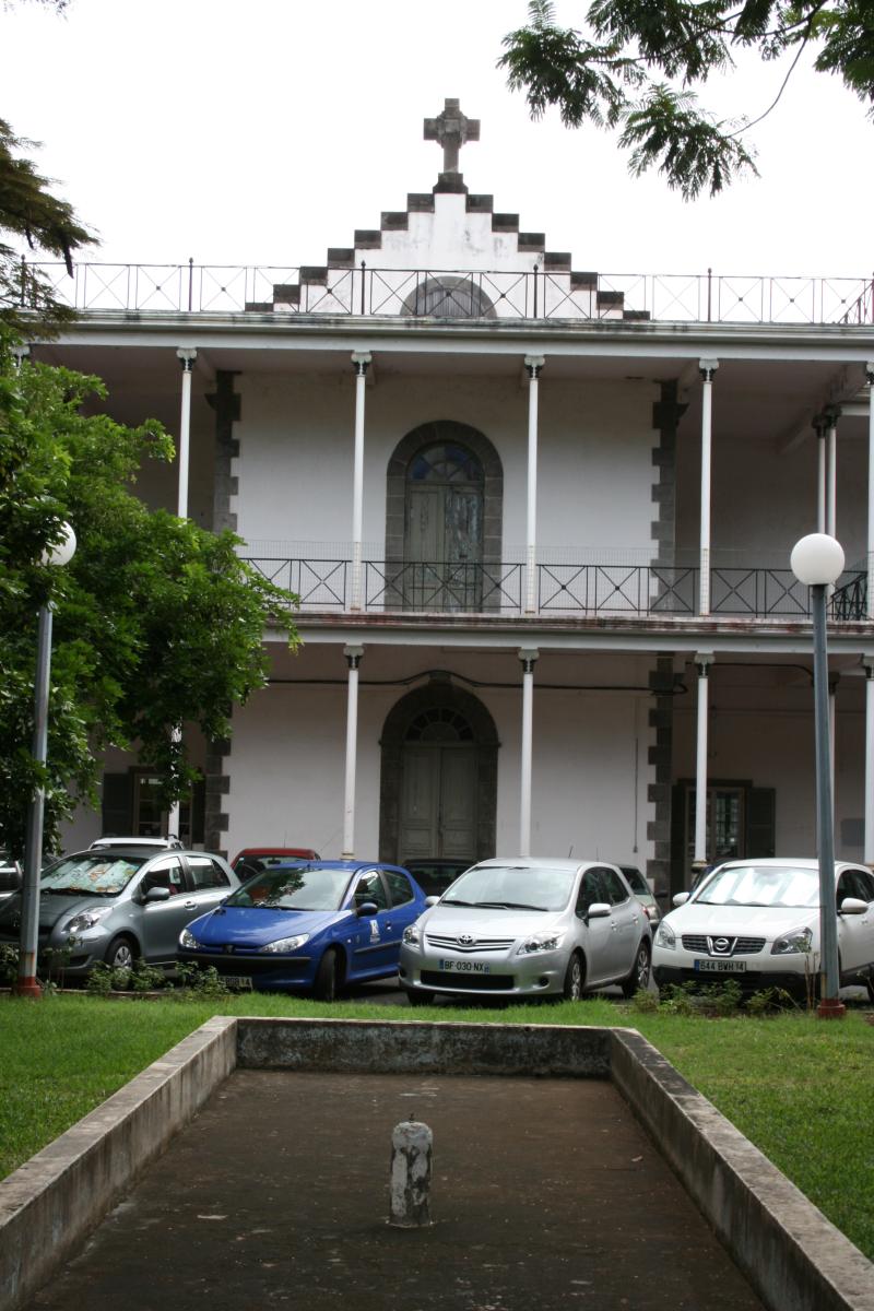 Ancien hôpital militaire, abritant aujourd'hui les services du Conseil général et de la préfecture, Saint-Denis