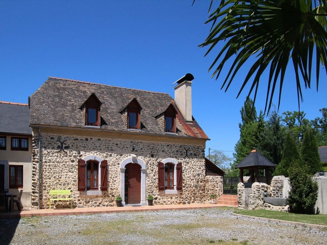 Hours, Pyrénées-Atlantiques