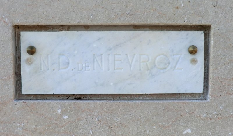Niévroz