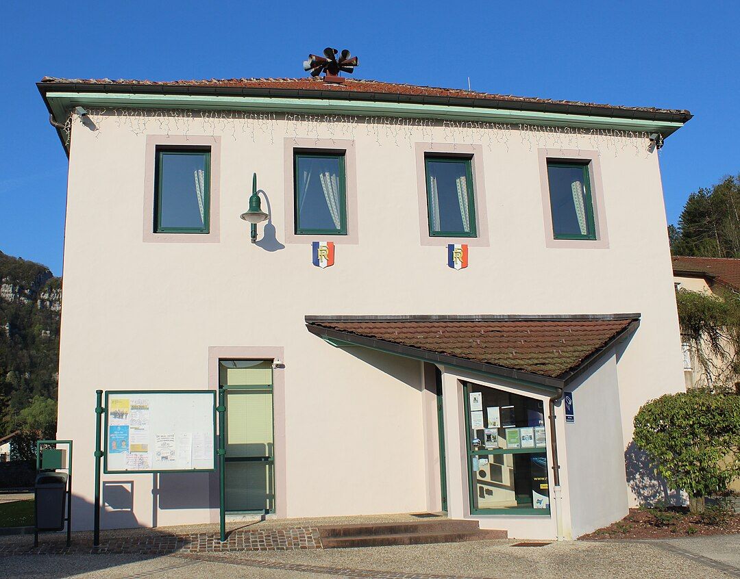 Photo 2 — Port, Ain (01460)