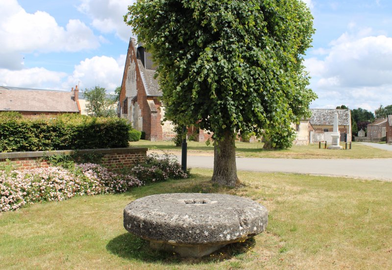 La Neuville-Housset