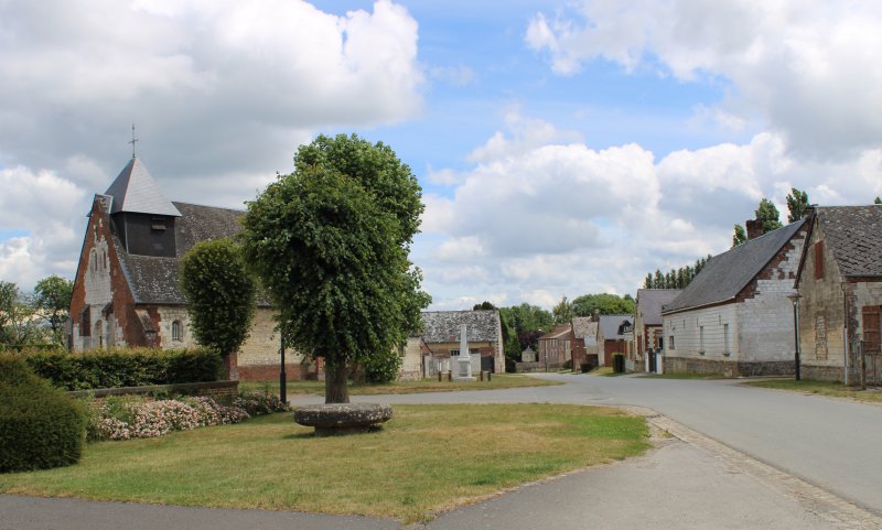 La Neuville-Housset