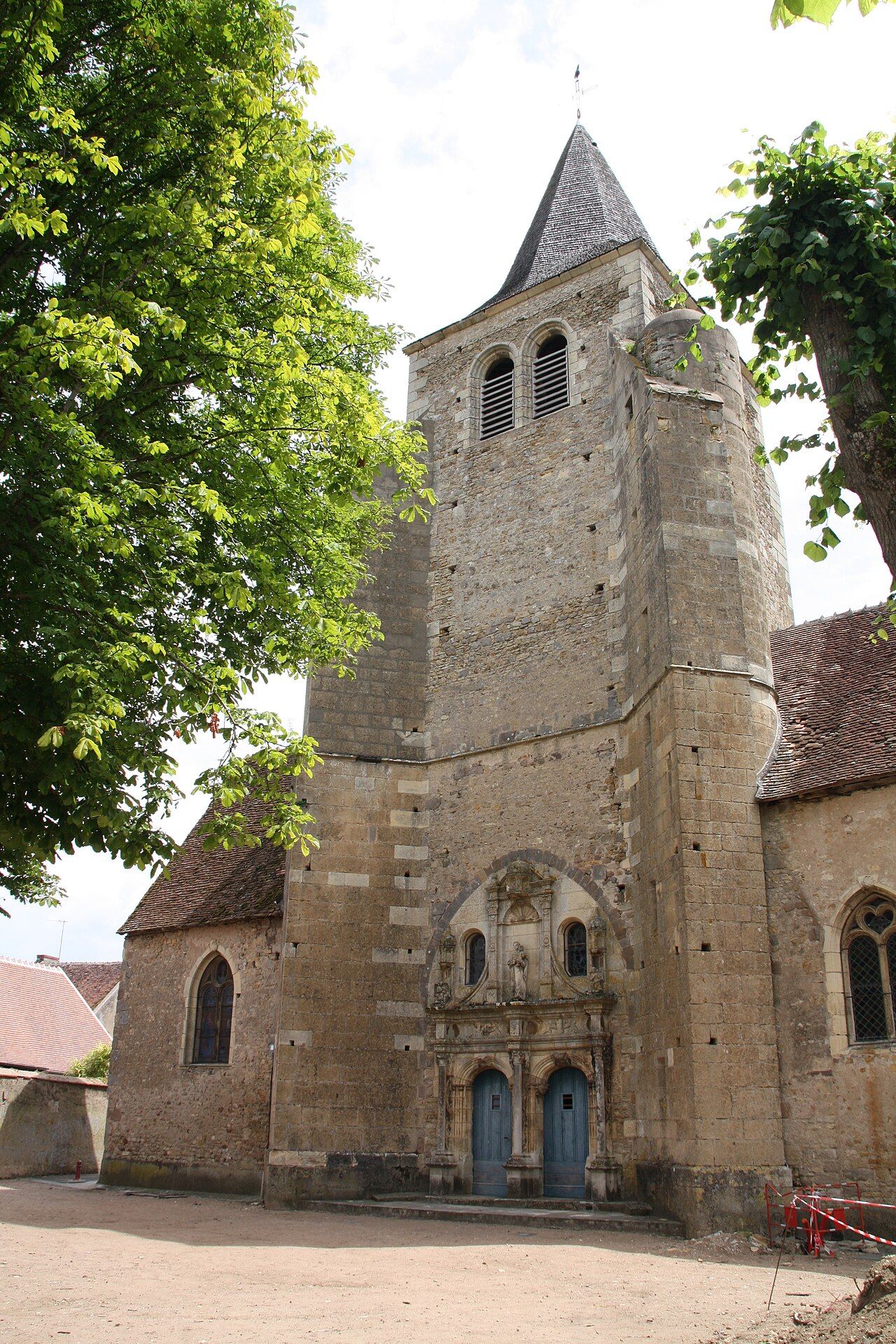 Photo 3 — Ainay-le-Château, Allier (03360)
