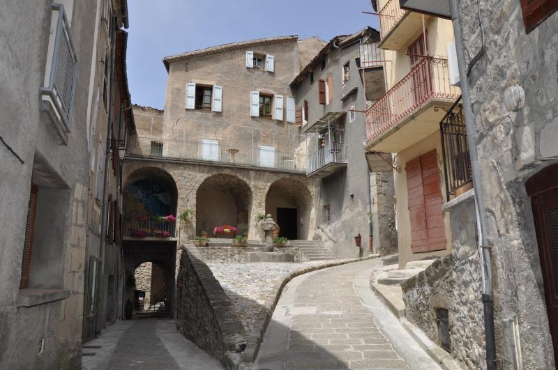 Photo 2 — Annot, Alpes-de-Haute-Provence (04240)