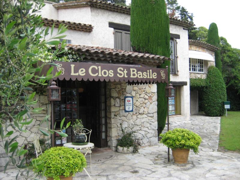 Mougins