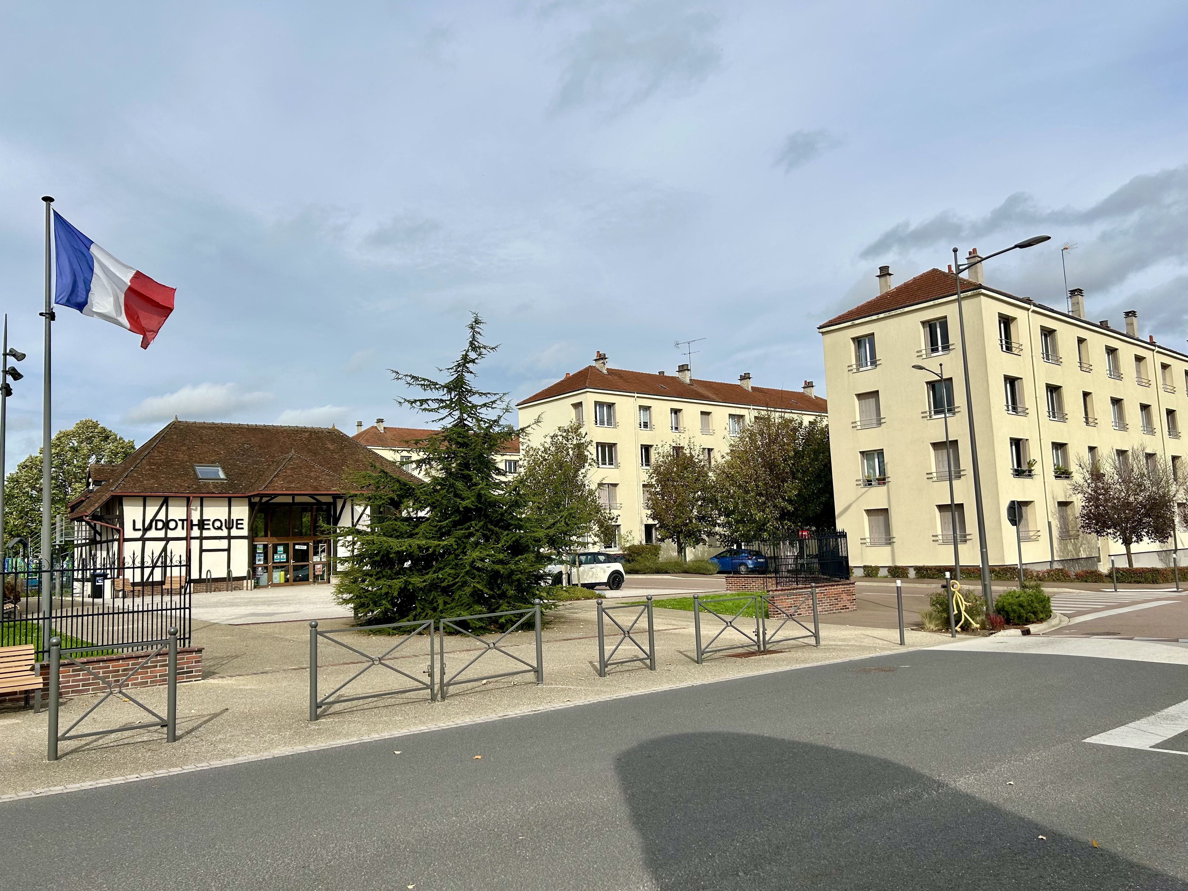 Photo 2 — Saint-André-les-Vergers, Aube (10120)