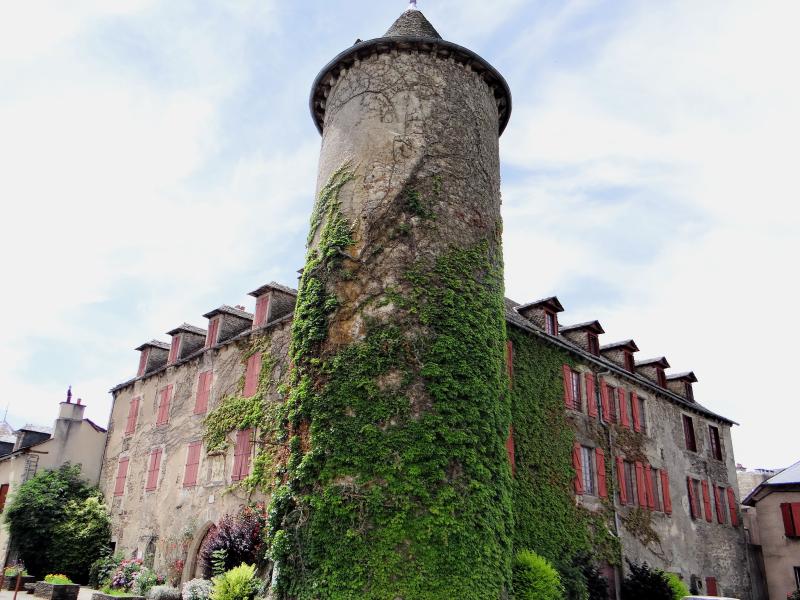 Salles-Curan