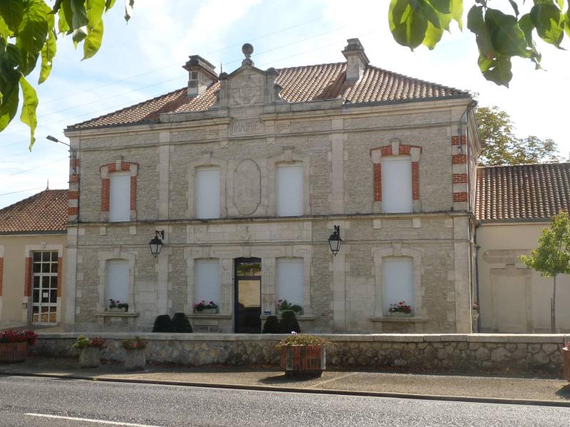 Photo 1 — Condac, Charente (16700)