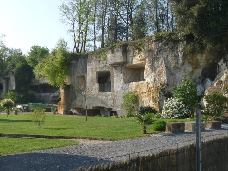 Saint-Même-les-Carrières