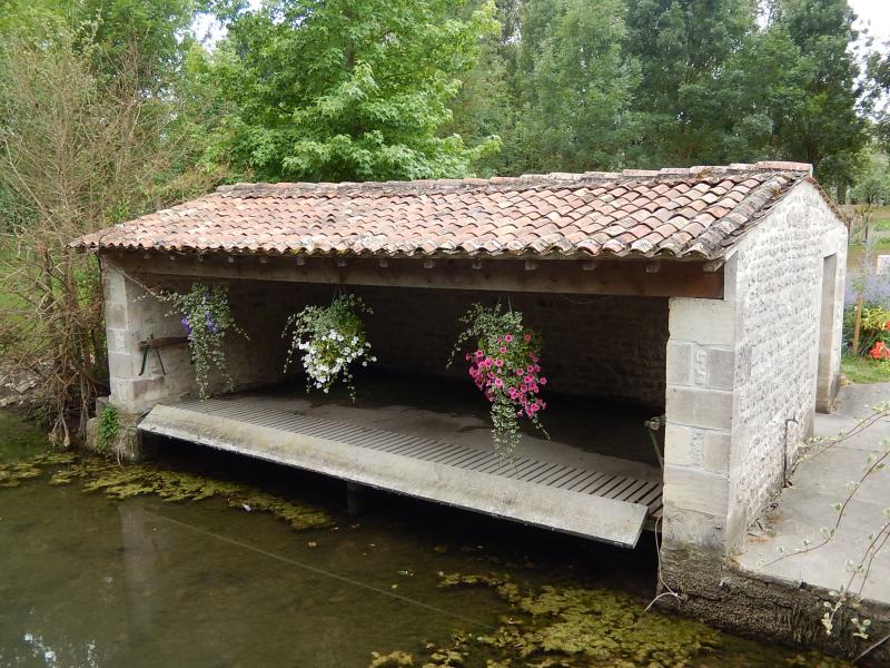 Antezant-la-Chapelle