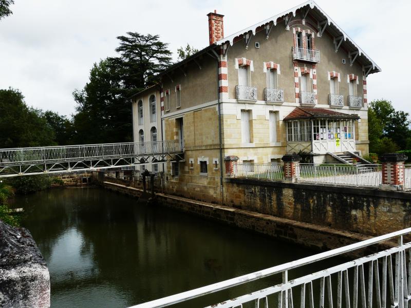 Saint-Martial-d'Artenset