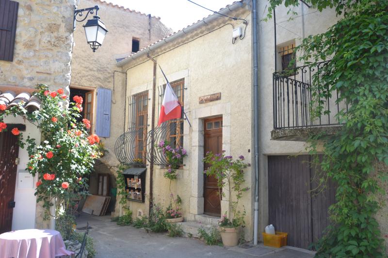 Montréal-Les-Sources, Drôme