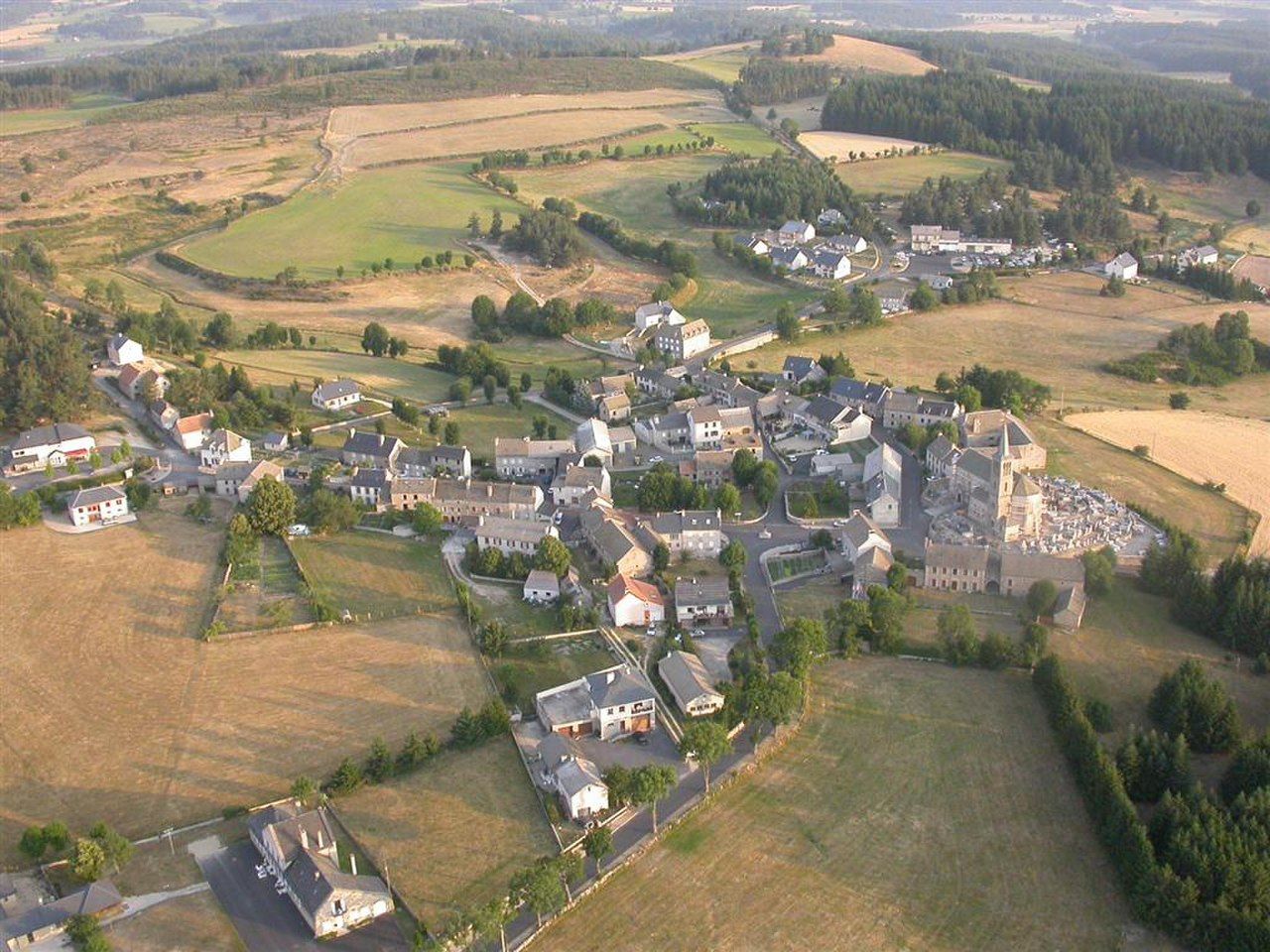 Photo 2 — Peyre en Aubrac, Lozère (48130)